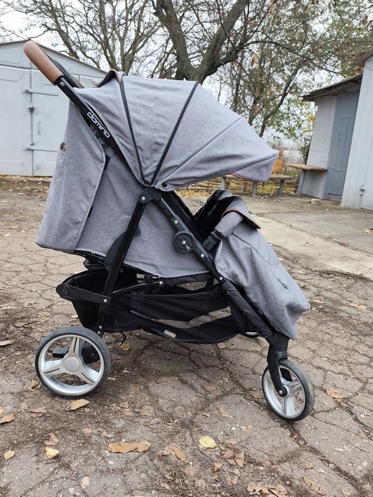 Продається візок для двійні , все працює, є сліди  експлуатації