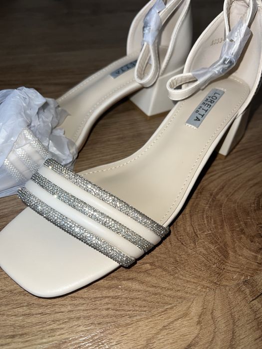 Жіночі підбори білого кольору