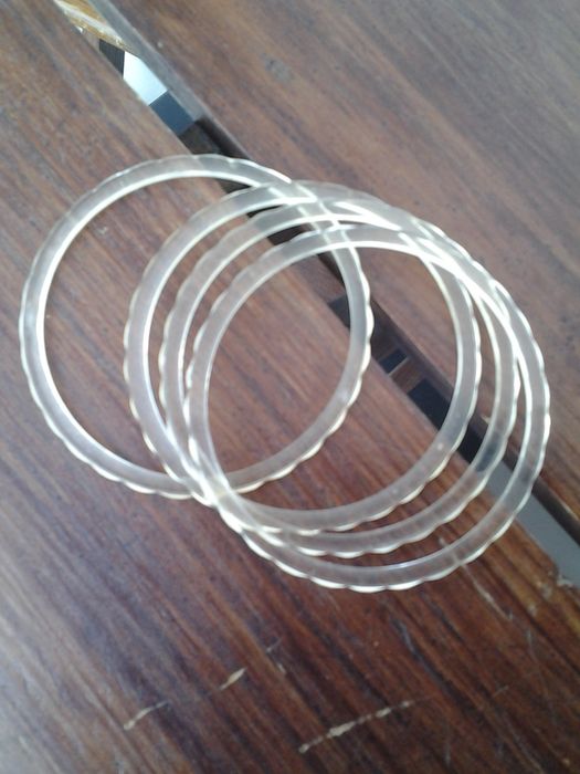 Várias pulseiras