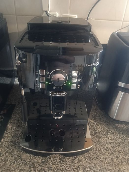 Máquina de café Delonghi Magnífica S