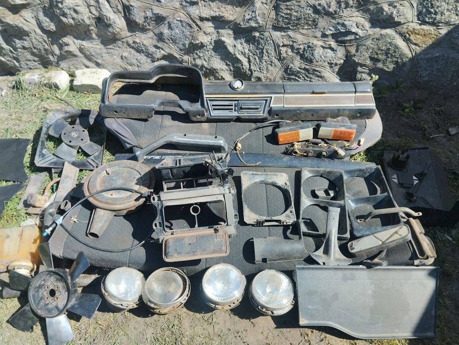 Продам сиденья и разние запчасти.и на Ваз.