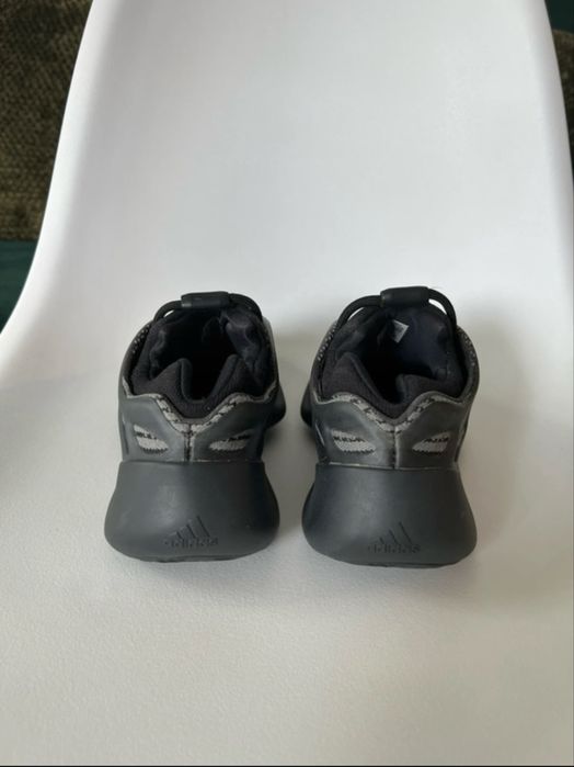 Buty Yeezy Boost 700 Adidas 38
