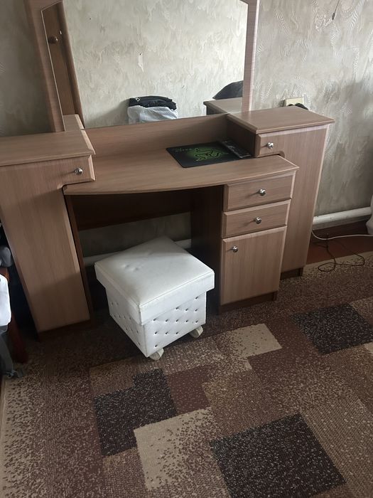 Продам трюмо розпашне