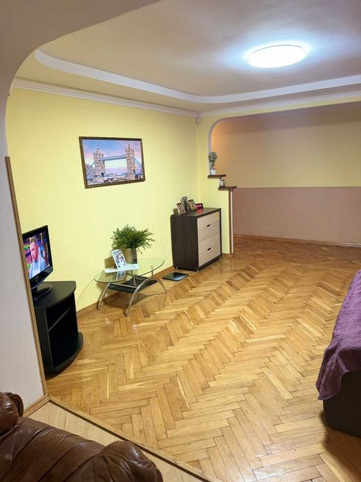 Продаж 3-кім квартири Митниця, вул. Нижня Горова