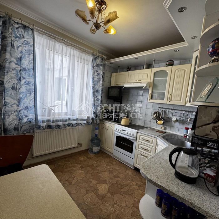 Продається 3-кім. кв. біля м.«Ботанічний сад» та Канатної дороги