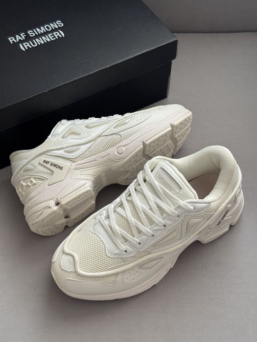 38-45 RAF SIMONS Pharaxus White Beige
