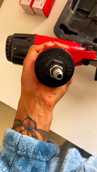 pistola de prego pineumatica bem conservada com 12 mil pregos