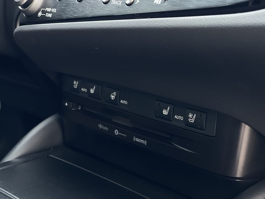 Lexus ES 250 полный привод 2022