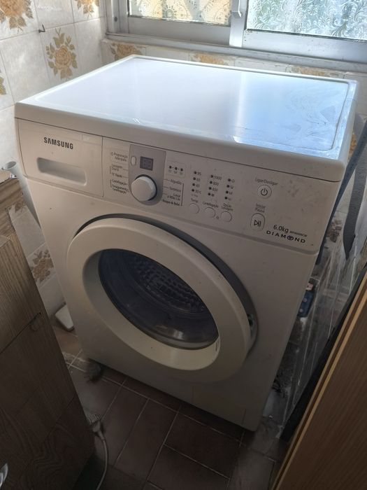 Máquina de Lavar Roupa da marca SAMSUNG