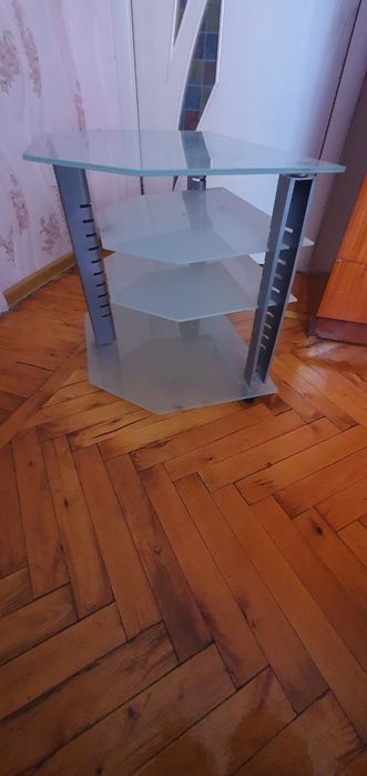 Тумба под телевизор .