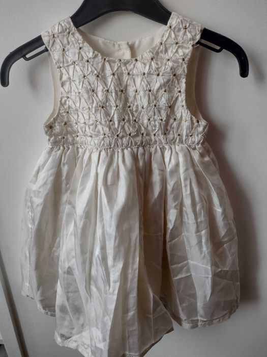 Kremowa sukienka niemowlęca rozm. 3-6 m-cy chrzest przyjęcia