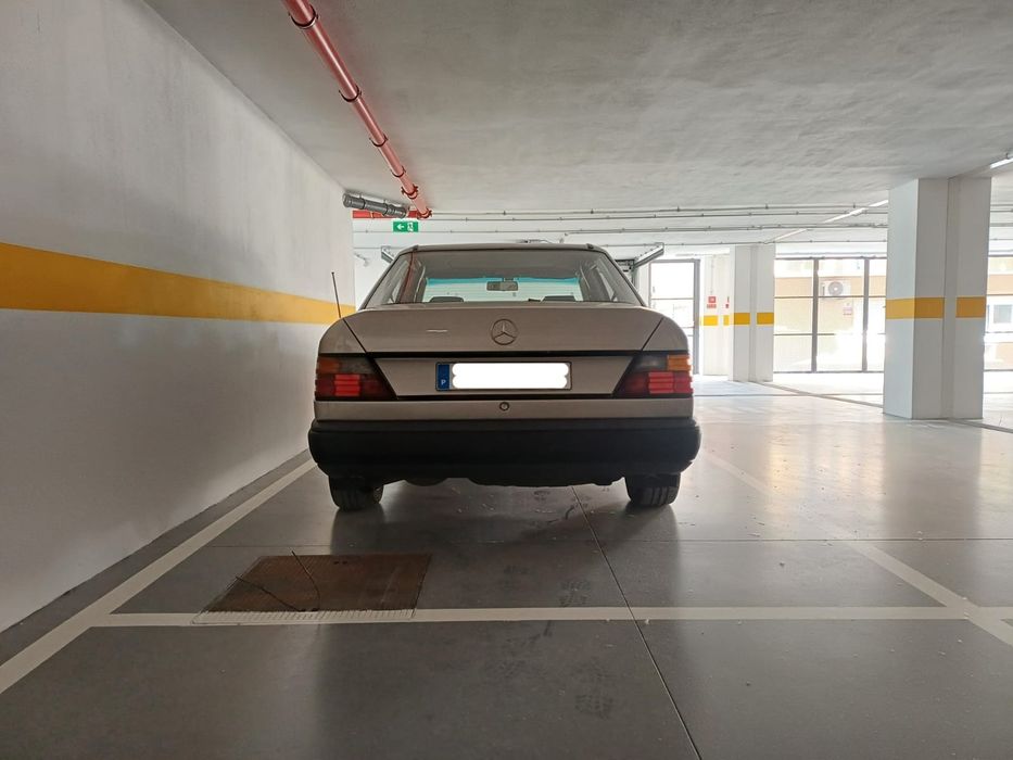 Mercedes Benz  250 D