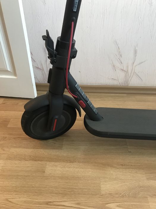 Продам електросамокат Xiaomi scooter 4