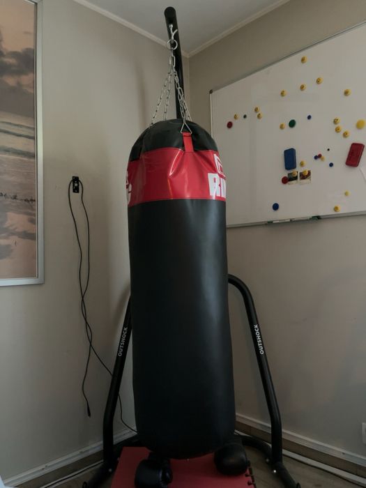 Worek bokserski Ring 130x45 cm plus stojak Outshock komplet