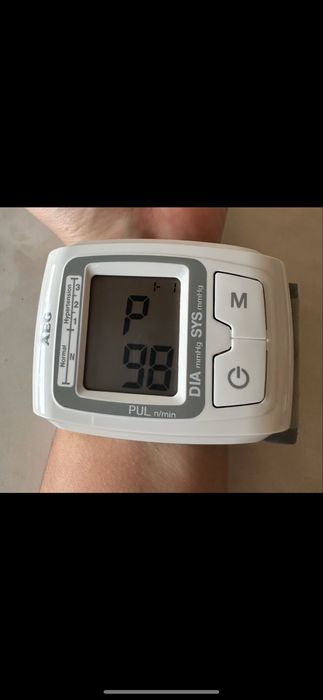 Medidor de Tensão arterial de pulso AEG