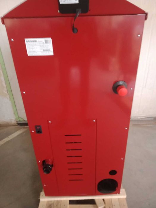 TOBY - H15, kominek na pellet z funkcją c.o. czerwony