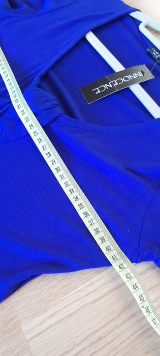 Sukienka w kolorze chabrowym