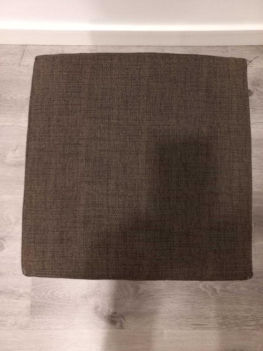 Banco em tons castanho novo