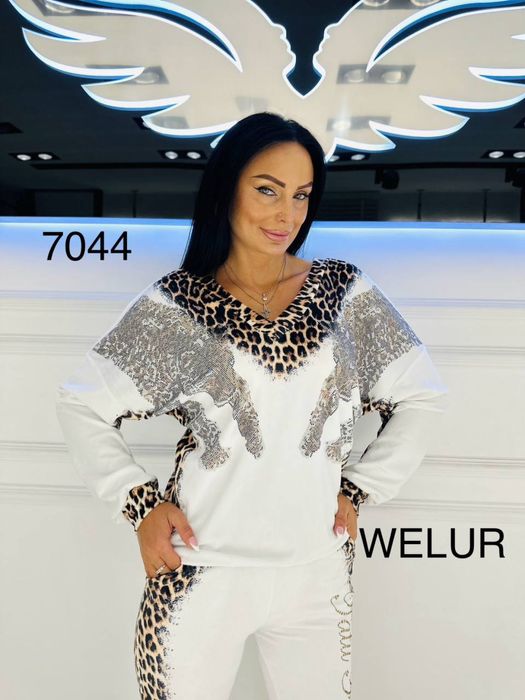 TATU  dres damski welur bialy L nowy