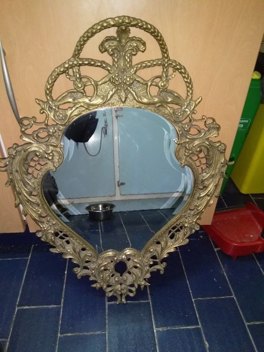 Moveis antigos originais em excelente condição de conservação.