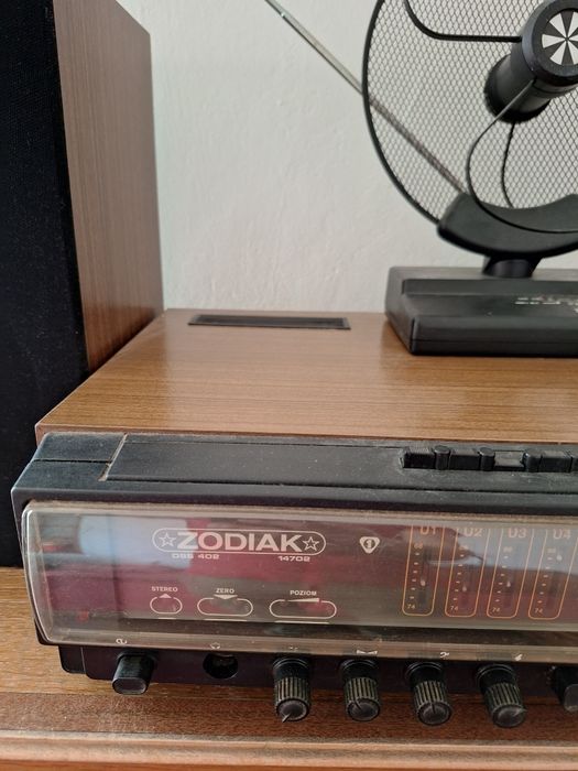 Radio Unitra Zodiak, kolumny, antena.