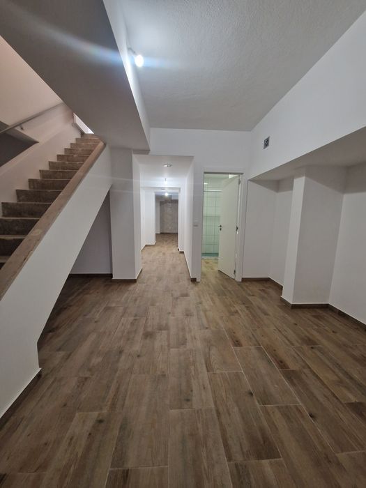 Alugo para loja/ escritório  2 pisos (lisboa)