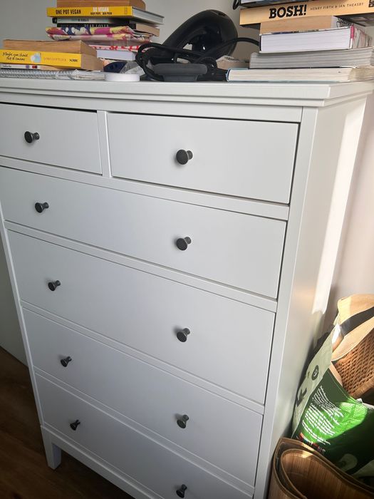 Cómoda branca ikea