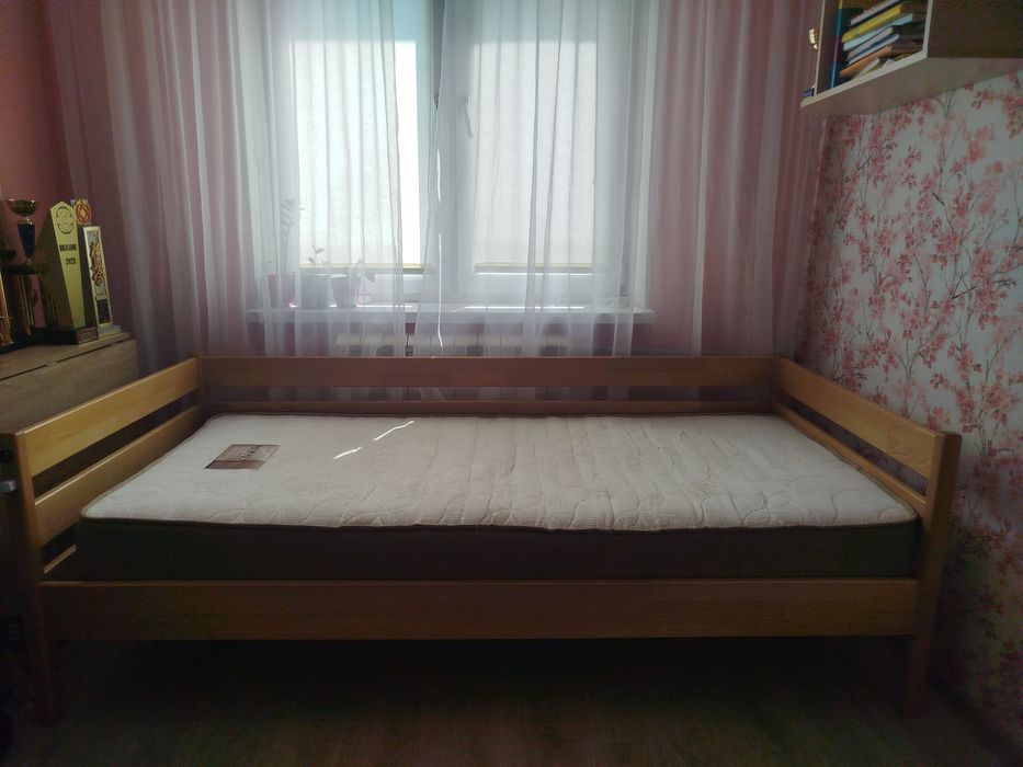 Кровать с   бука
