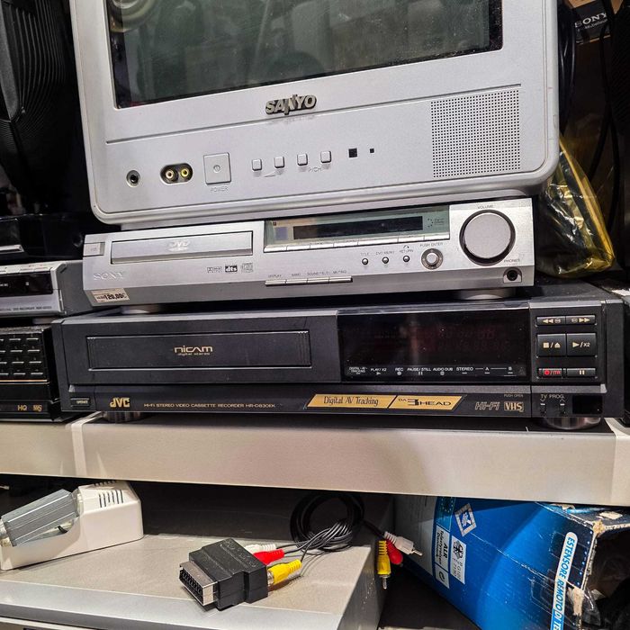 Leitor VHS JVC HR-D830EK | Hi-Fi Stereo | Digital AV Tracking | 3 Head