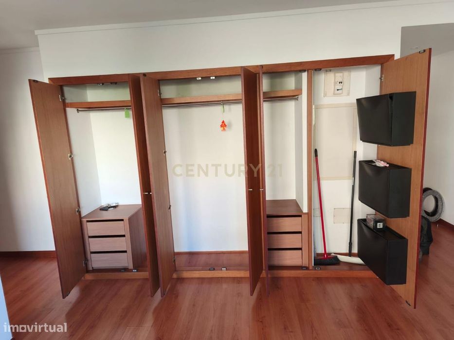 Apartamento T1 com Garagem e Arrecadação no Condomínio São Gonçalo par