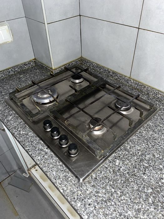 Fogao, forno e cama de casal
