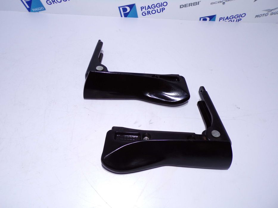 Podnóżek pasażera Piaggio Beverly 300/400cc MP3 300/530cc OEM.