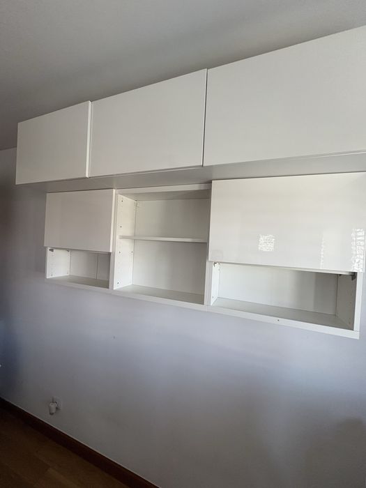 Móvel Besta IKEA usado em quarto de criança