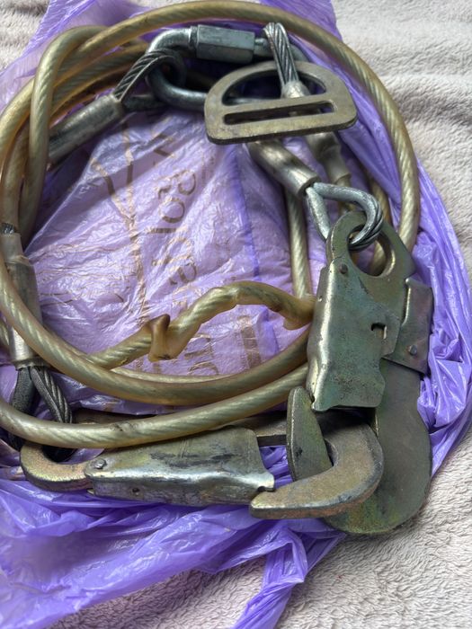 Трос металевий для буксирування авто з карабінами з зачіпками міцний