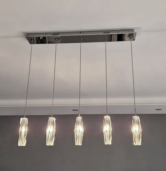 Piękna lampa z długimi kryształami