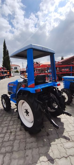 Iseki TF 19F - 3 cilindros 4x4 direção assistida