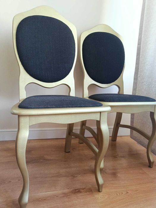 Krzesła tapicerowane drewniane