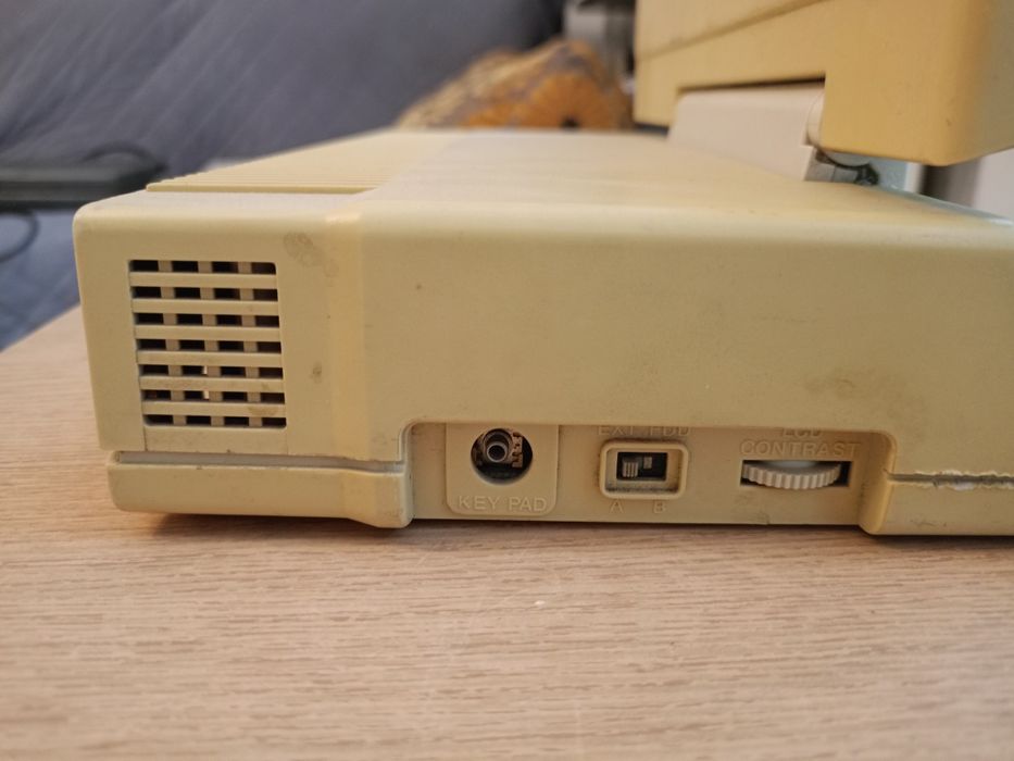 Toshiba T1000 laptop