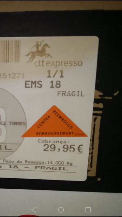 Casa de bonecas nova na caixa