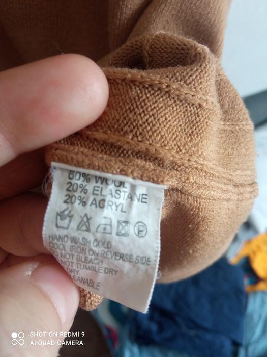 Sweterek zapinany kardigan 60% Wool wełny rozmiar L