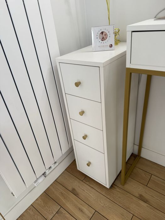 Szafka wizaż na kosmetyki itp.