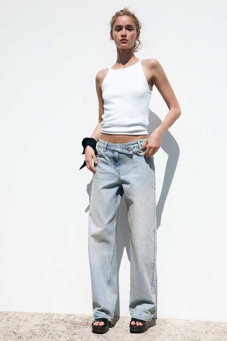 Трендові світло-блакитні джинси з асиметричною застібкою Zara