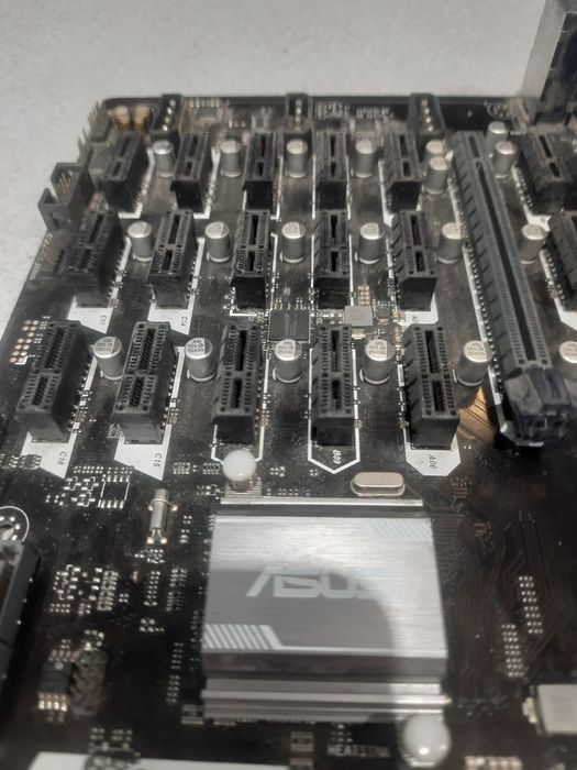 Материнська плата Asus B250 mining expert + ЦПУ + ОЗУ
- Intel Celeron