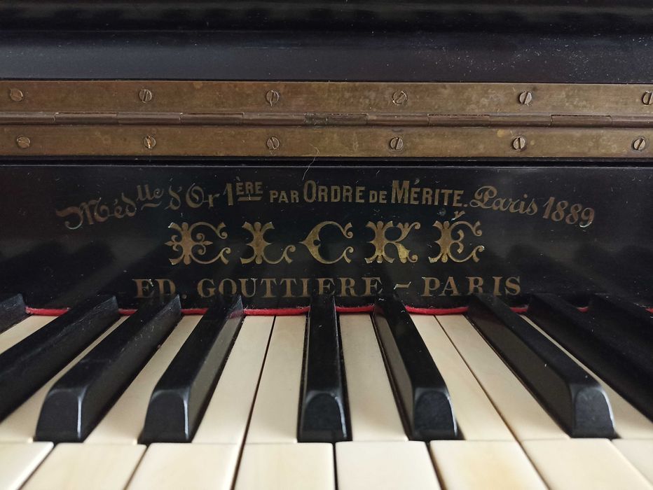 Piano francês ELCKE 1889, com uma história
