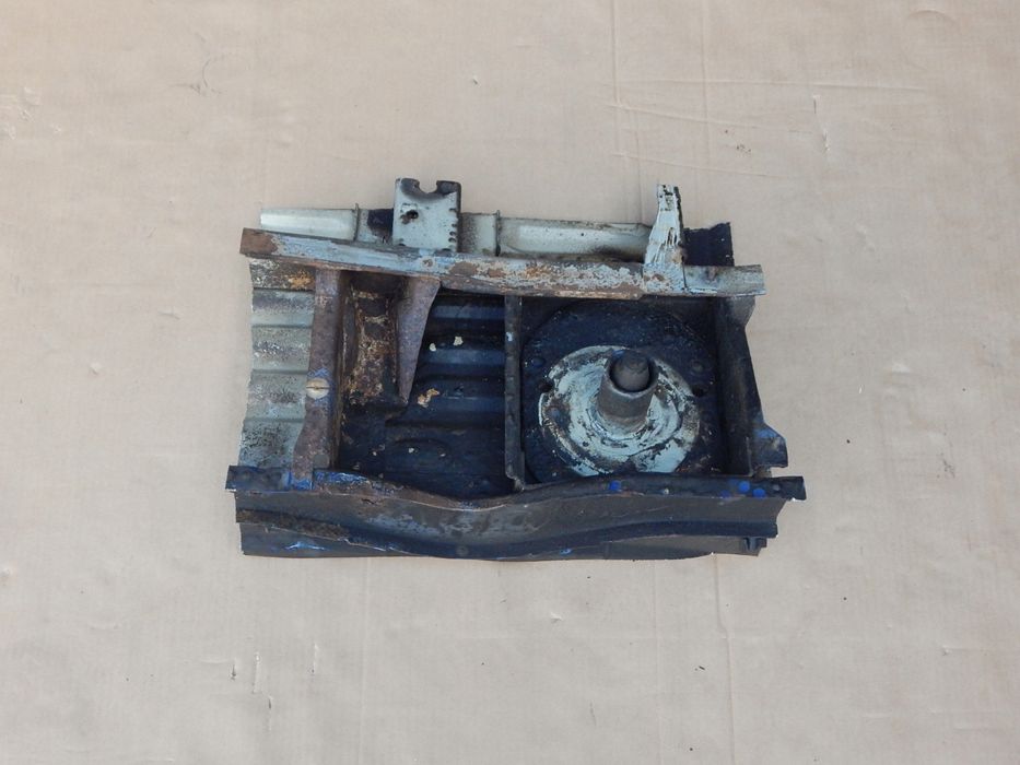 vw t5 mocowanie amortyzatora lewe tył