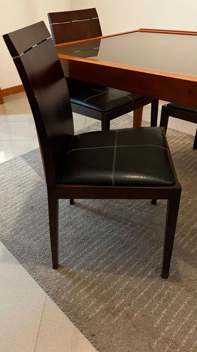 Mesa de sala em madeira de cerejeira maçiça com 5 cadeiras em vangué