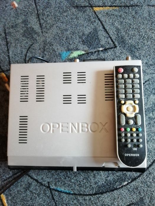 Тюнер спутниковый