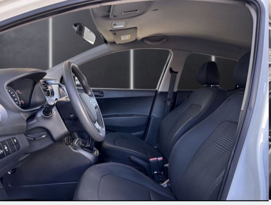 19€ Hyundai i10 - Aluguel de Carro / Manual , Gasolina.