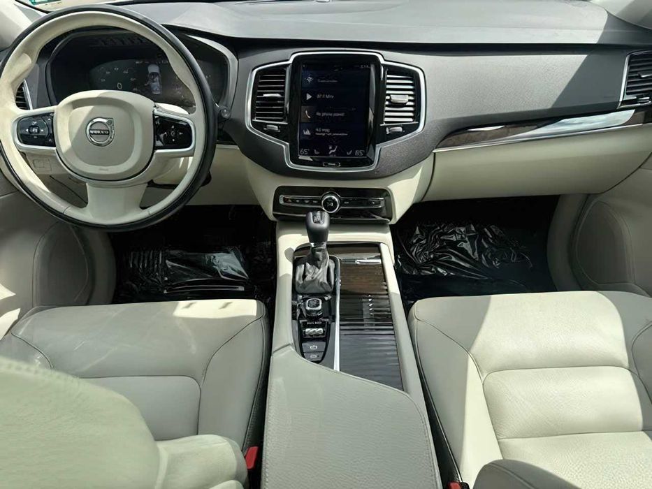 Volvo XC90      2018