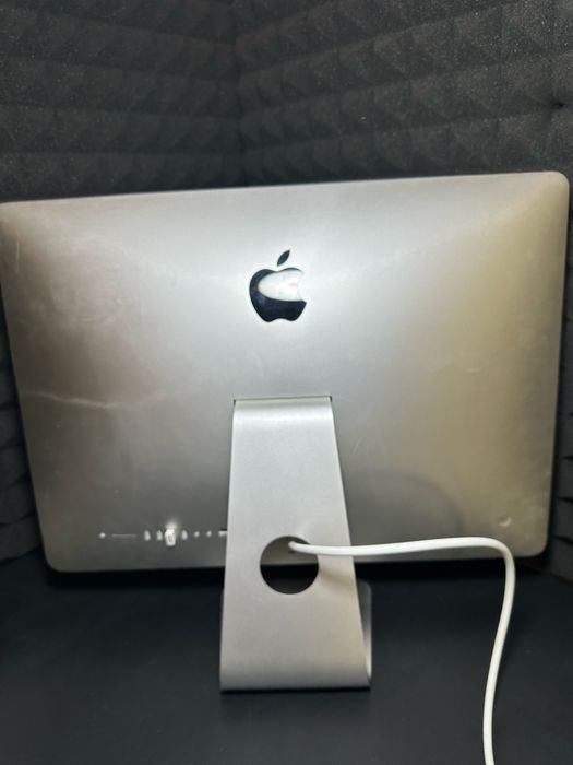 Apple iMac 21.5" 4K Retina (Late 2015) i5 / 8GB — Низ ринку